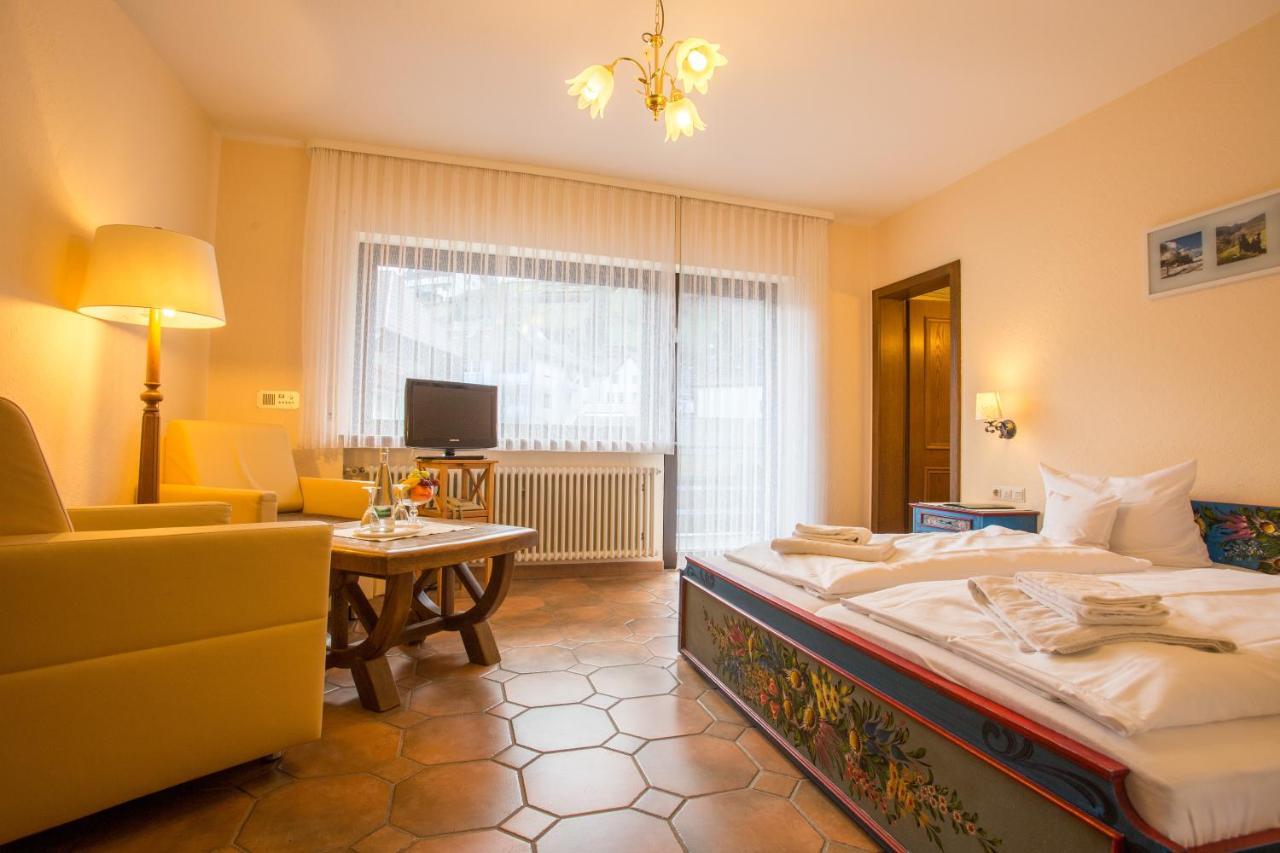 Hotel Hirsch Бад-Петерсталь-Грисбах Экстерьер фото